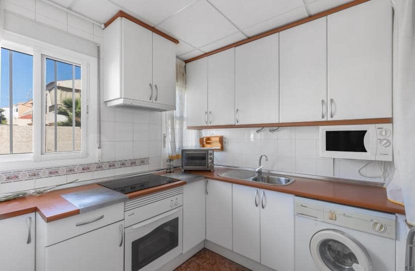 2 makuuhuone Huoneisto myytävänä paikassa Torrevieja mukana 
autotalli - 114 900 € (Ref: 9424146)