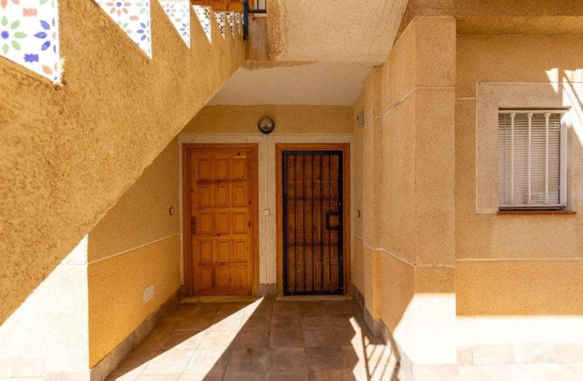 2 makuuhuone Huoneisto myytävänä paikassa Torrevieja mukana 
autotalli - 114 900 € (Ref: 9424146)