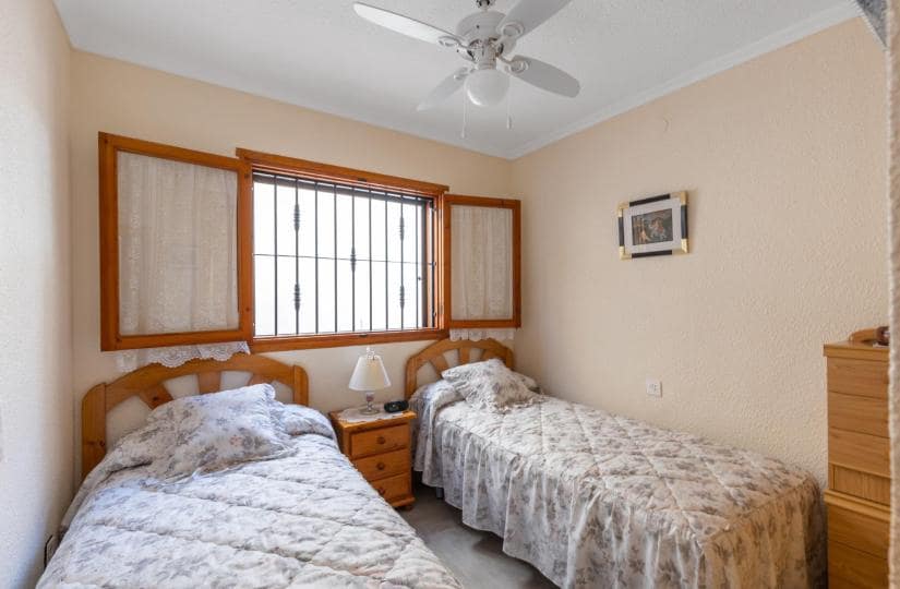 3 bedroom Semi-detached Villa for sale in Torrevieja with pool - € 276,000 (Ref: 9424147)