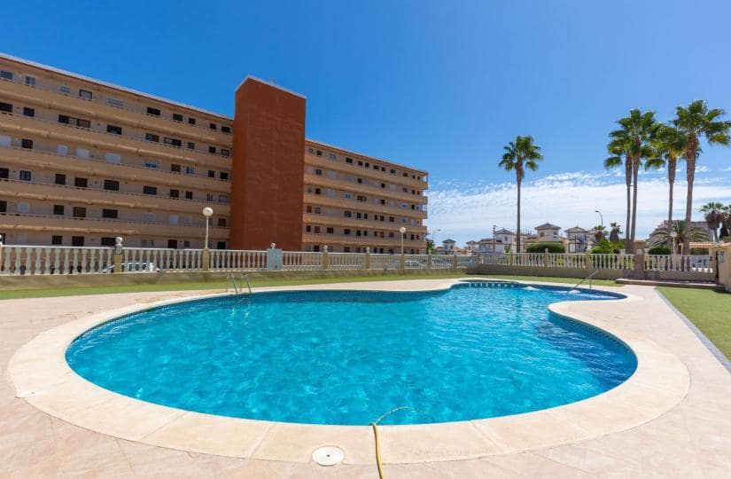 3 bedroom Semi-detached Villa for sale in Torrevieja with pool - € 276,000 (Ref: 9424147)