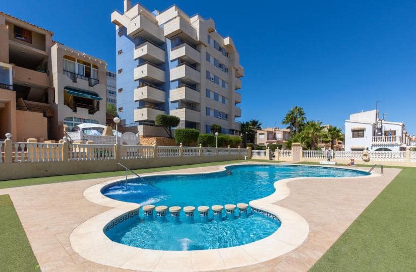 3 bedroom Semi-detached Villa for sale in Torrevieja with pool - € 276,000 (Ref: 9424147)