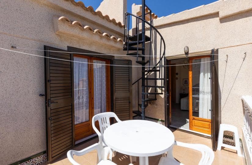 3 bedroom Semi-detached Villa for sale in Torrevieja with pool - € 276,000 (Ref: 9424147)