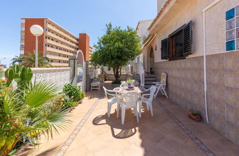 3 bedroom Semi-detached Villa for sale in Torrevieja with pool - € 276,000 (Ref: 9424147)