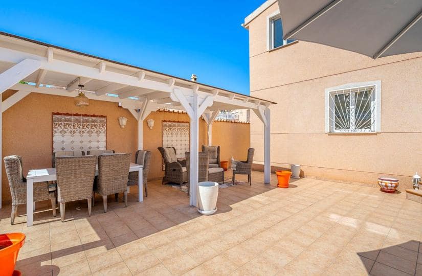 3 bedroom Villa for sale in Rojales with pool garage - € 449,000 (Ref: 9424148)