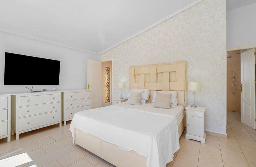 3 bedroom Villa for sale in Rojales with pool garage - € 449,000 (Ref: 9424148)