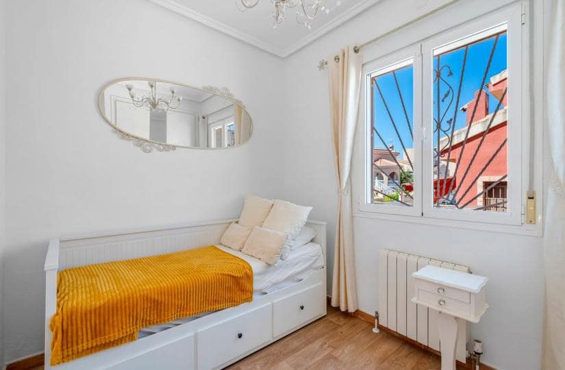 3 bedroom Villa for sale in Rojales with pool garage - € 449,000 (Ref: 9424148)