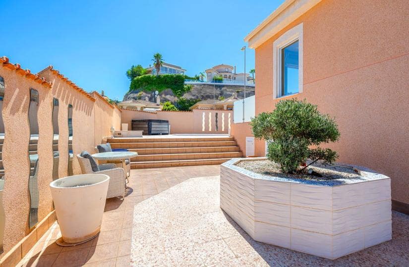 3 bedroom Villa for sale in Rojales with pool garage - € 449,000 (Ref: 9424148)