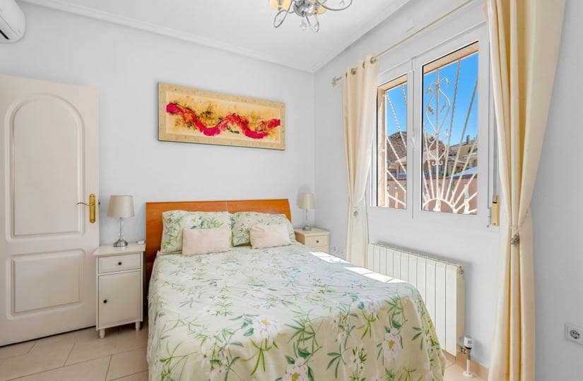 3 bedroom Villa for sale in Rojales with pool garage - € 449,000 (Ref: 9424148)