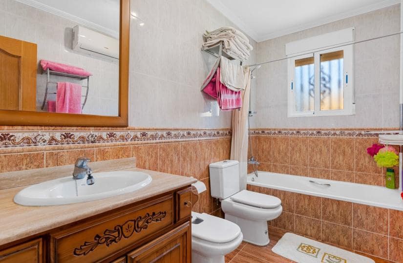 4 bedroom Villa for sale in Vistabella with pool garage - € 350,000 (Ref: 9424150)