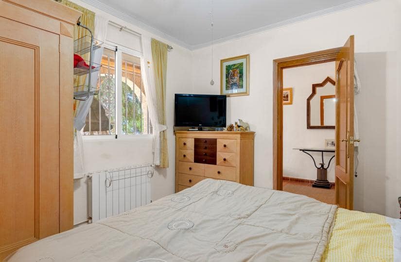 4 bedroom Villa for sale in Vistabella with pool garage - € 350,000 (Ref: 9424150)