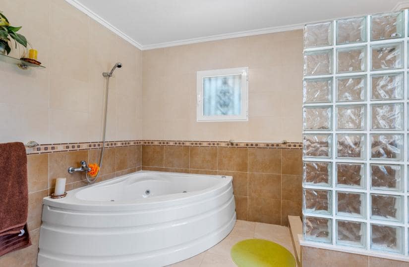 4 bedroom Villa for sale in Vistabella with pool garage - € 350,000 (Ref: 9424150)