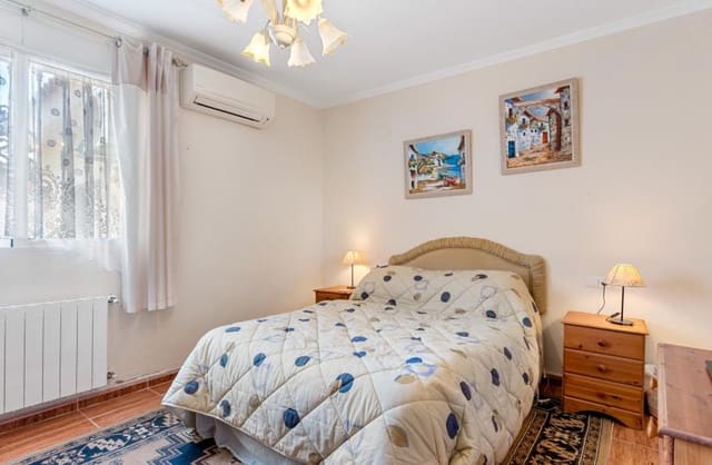 4 soverom Villa til salgs i Vistabella, Orihuela med svømmebasseng garasje - € 350 000 (Ref: 9424150)