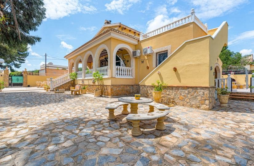 4 bedroom Villa for sale in Vistabella with pool garage - € 350,000 (Ref: 9424150)