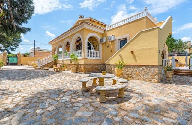 4 soverom Villa til salgs i Vistabella, Orihuela med svømmebasseng garasje - € 350 000 (Ref: 9424150)