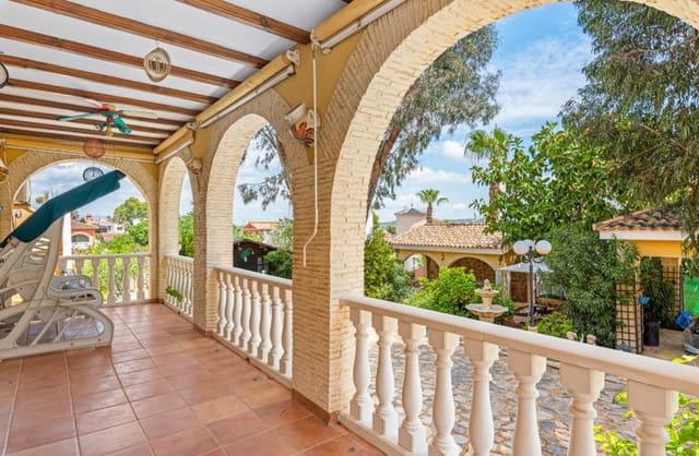 4 soverom Villa til salgs i Vistabella, Orihuela med svømmebasseng garasje - € 350 000 (Ref: 9424150)