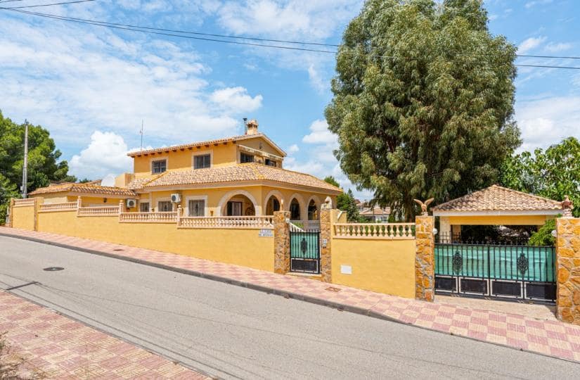 4 bedroom Villa for sale in Vistabella with pool garage - € 350,000 (Ref: 9424150)