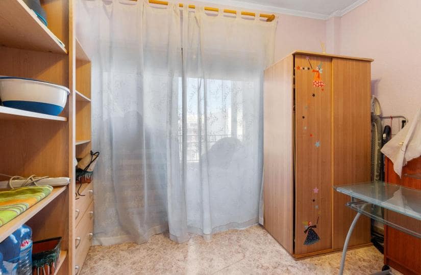 3 slaapkamer Appartement te koop in Torrevieja met garage - € 225.000 (Ref: 9424155)