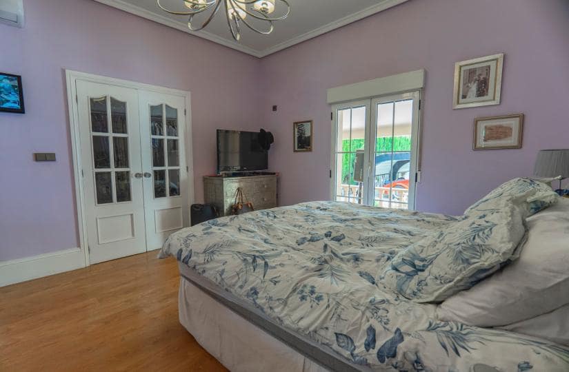 6 soverom Villa til salgs i Heredades med svømmebasseng garasje - € 650 000 (Ref: 9425444)