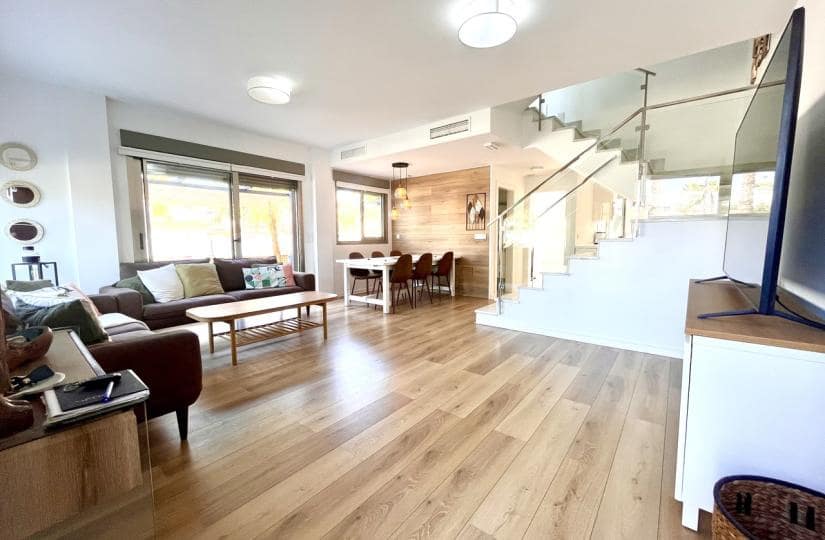 4 bedroom Townhouse for sale in Torre de la Horadada with pool garage - € 650,000 (Ref: 9425445)