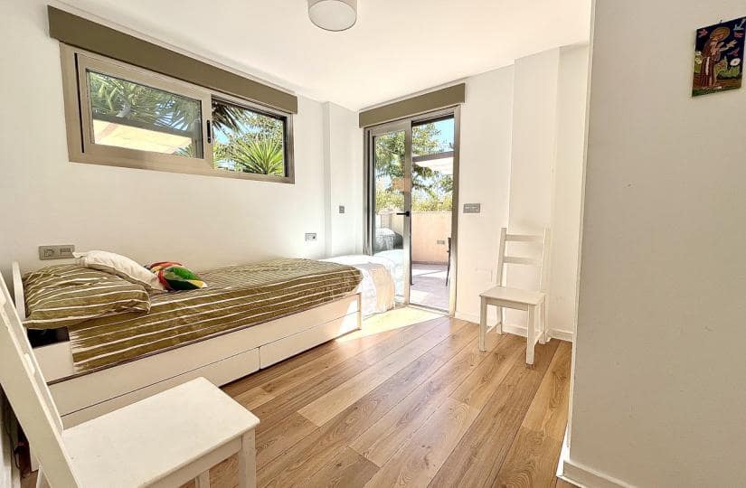 4 bedroom Townhouse for sale in Torre de la Horadada with pool garage - € 650,000 (Ref: 9425445)