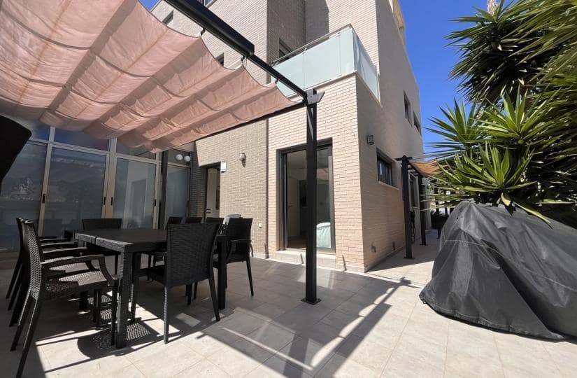 4 bedroom Townhouse for sale in Torre de la Horadada with pool garage - € 650,000 (Ref: 9425445)