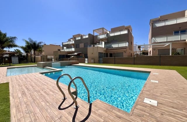 4 soveværelse Byhus til salg i Torre de la Horadada, Pilar de la Horadada med swimmingpool garage - € 650.000 (Ref: 9425445)