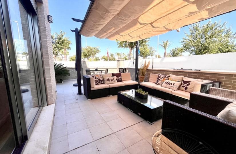 4 bedroom Townhouse for sale in Torre de la Horadada with pool garage - € 650,000 (Ref: 9425445)