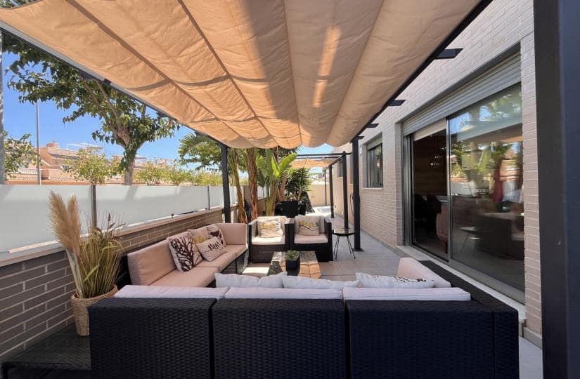 4 bedroom Townhouse for sale in Torre de la Horadada with pool garage - € 650,000 (Ref: 9425445)