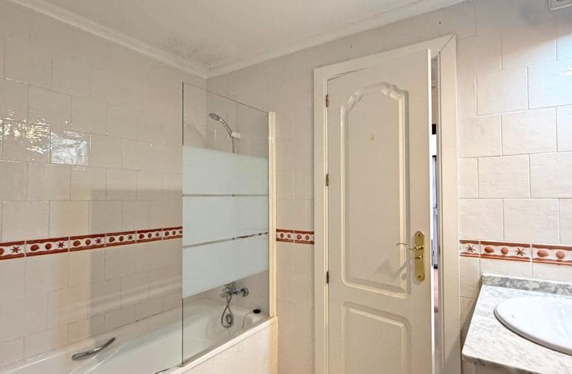 2 bedroom Apartment for sale in Villamartin with pool garage - € 199,000 (Ref: 9425449)