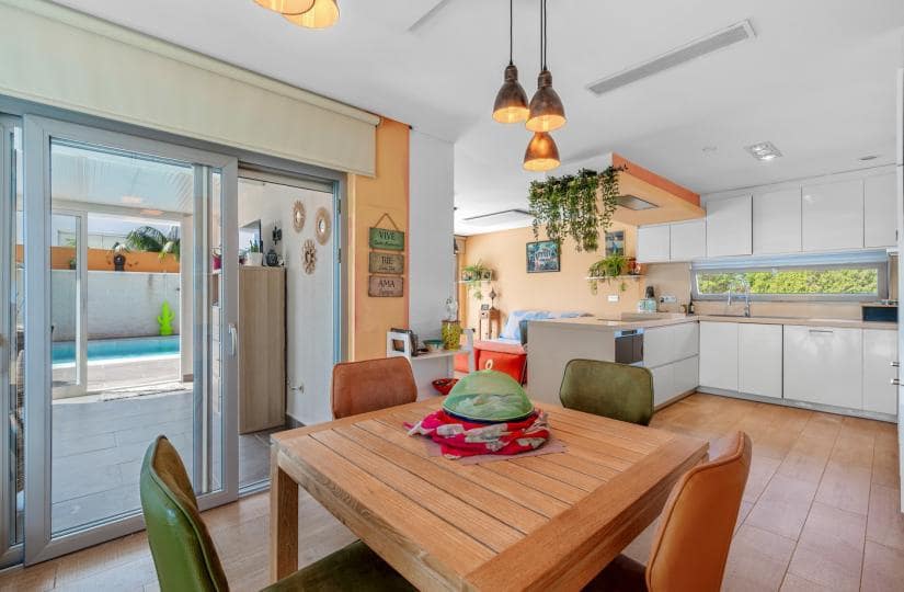 2 soveværelse Villa til salg i Benijofar med swimmingpool garage - € 435.000 (Ref: 9425453)