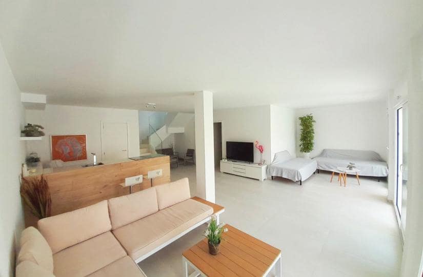 4 bedroom Villa for sale in Gran Alacant with pool garage - € 599,000 (Ref: 9425472)