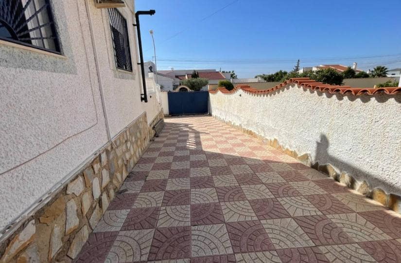 3 bedroom Villa for sale in Ciudad Quesada with pool garage - € 375,000 (Ref: 9425474)