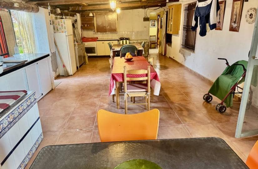 4 bedroom Finca/Country House for sale in Guardamar del Segura with garage - € 190,000 (Ref: 9425475)