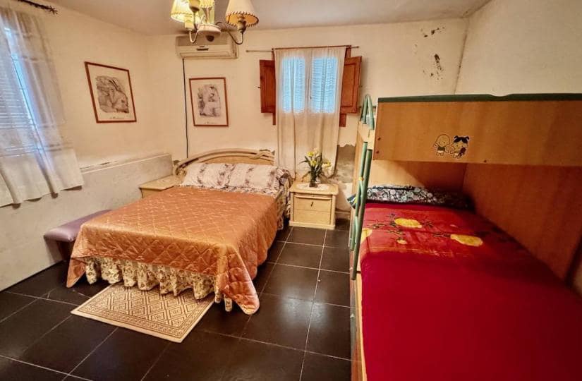 4 bedroom Finca/Country House for sale in Guardamar del Segura with garage - € 190,000 (Ref: 9425475)