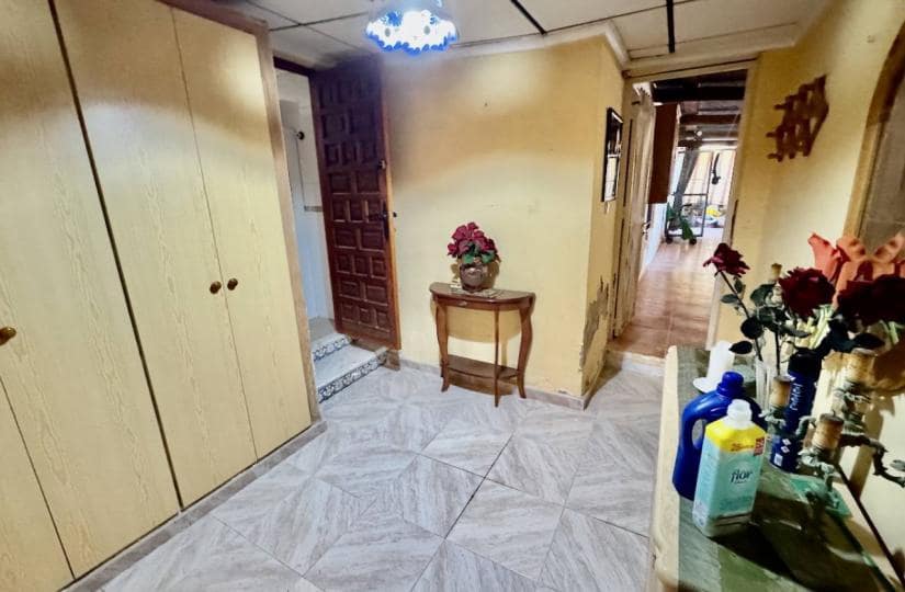 4 bedroom Finca/Country House for sale in Guardamar del Segura with garage - € 190,000 (Ref: 9425475)