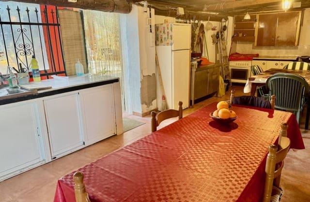 4 bedroom Finca/Country House for sale in El Edén, Guardamar del Segura with garage - € 190,000 (Ref: 9425475)