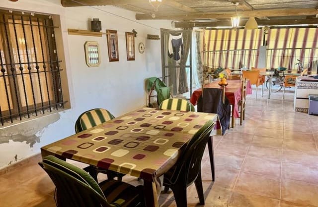 4 bedroom Finca/Country House for sale in El Edén, Guardamar del Segura with garage - € 190,000 (Ref: 9425475)