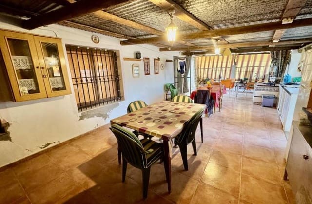4 bedroom Finca/Country House for sale in El Edén, Guardamar del Segura with garage - € 190,000 (Ref: 9425475)