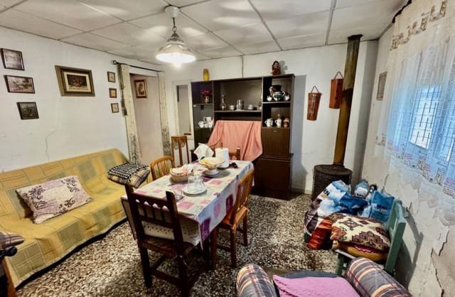 4 bedroom Finca/Country House for sale in El Edén, Guardamar del Segura with garage - € 190,000 (Ref: 9425475)