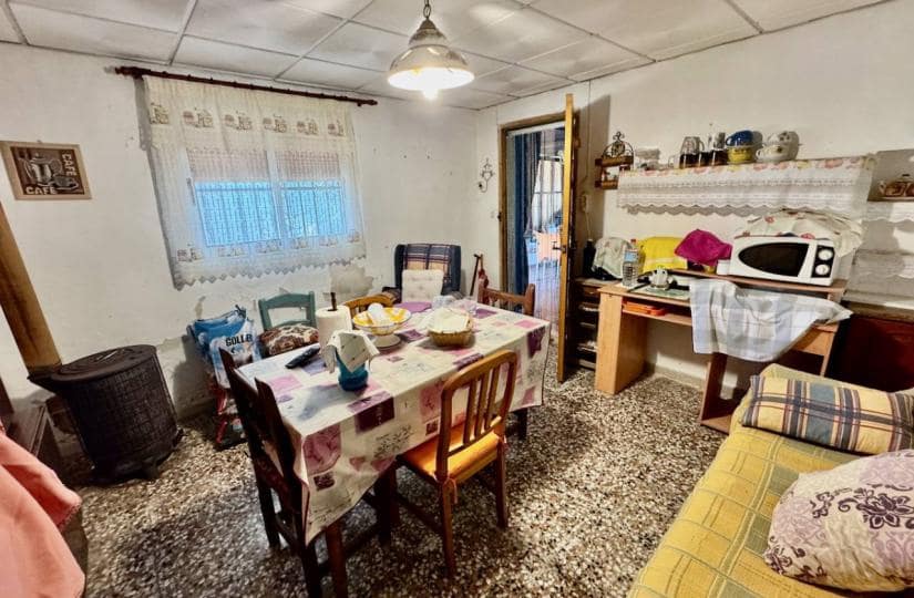 4 bedroom Finca/Country House for sale in Guardamar del Segura with garage - € 190,000 (Ref: 9425475)