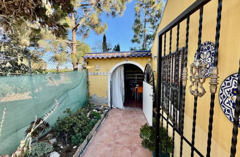 4 bedroom Finca/Country House for sale in Guardamar del Segura with garage - € 190,000 (Ref: 9425475)