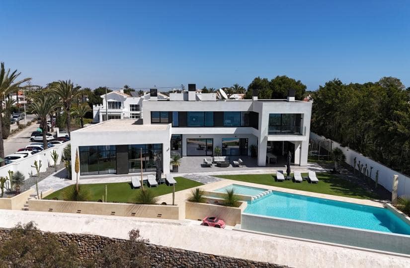 4 bedroom Villa for sale in Orihuela Costa with pool garage - € 4,750,000 (Ref: 9425477)