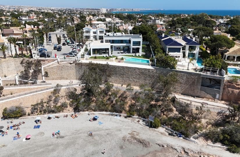 4 bedroom Villa for sale in Orihuela Costa with pool garage - € 4,750,000 (Ref: 9425477)