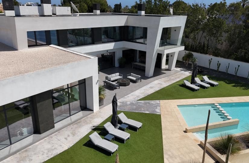 4 bedroom Villa for sale in Orihuela Costa with pool garage - € 4,750,000 (Ref: 9425477)