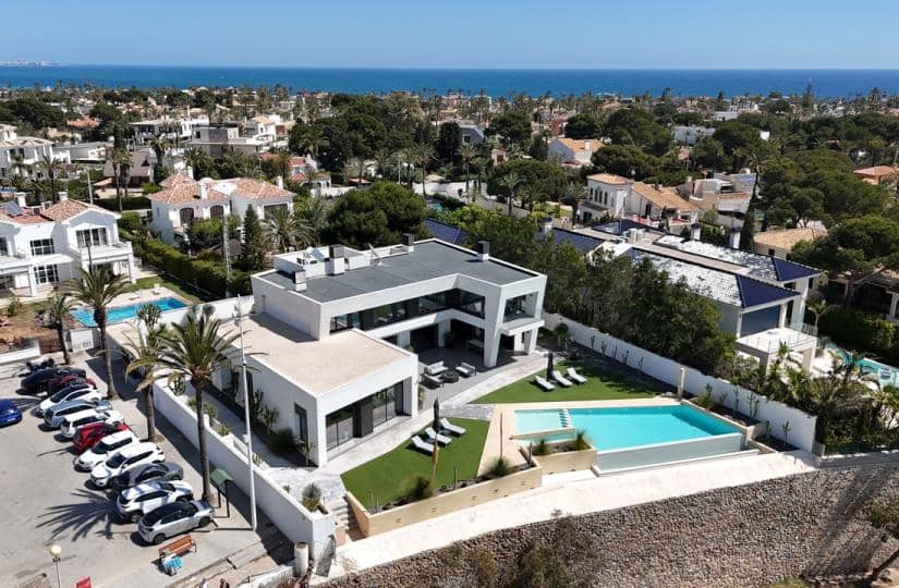 4 bedroom Villa for sale in Orihuela Costa with pool garage - € 4,750,000 (Ref: 9425477)