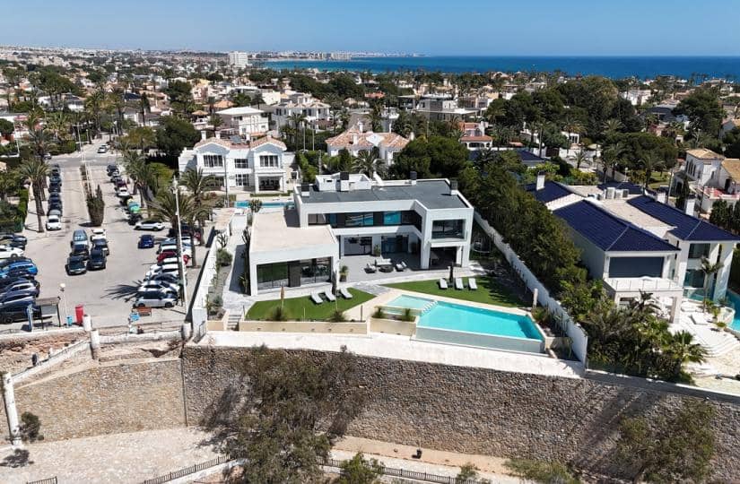 4 bedroom Villa for sale in Orihuela Costa with pool garage - € 4,750,000 (Ref: 9425477)