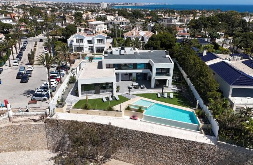 4 bedroom Villa for sale in Orihuela Costa with pool garage - € 4,750,000 (Ref: 9425477)