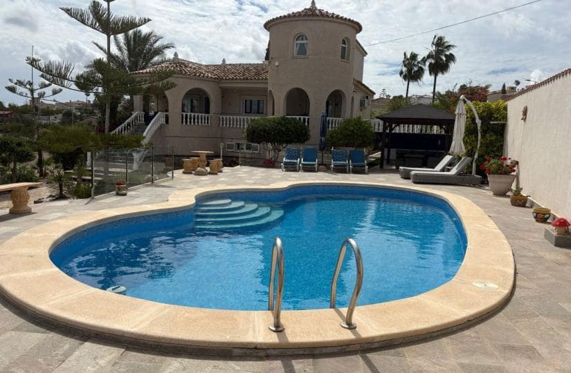 5 bedroom Villa for sale in Algorfa with pool - € 685,000 (Ref: 9425487)