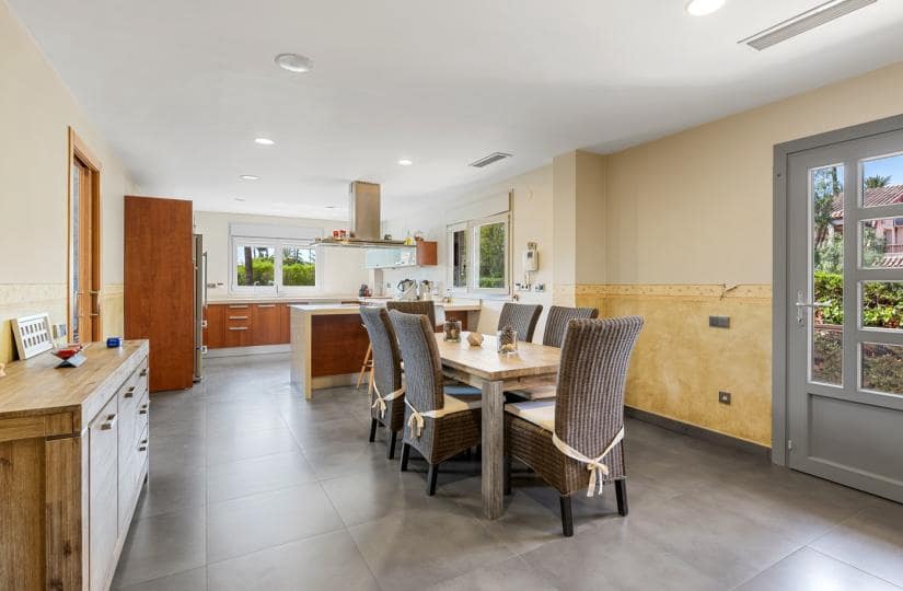 5 slaapkamer Villa te koop in Elche / Elx met garage - € 930.000 (Ref: 9425488)