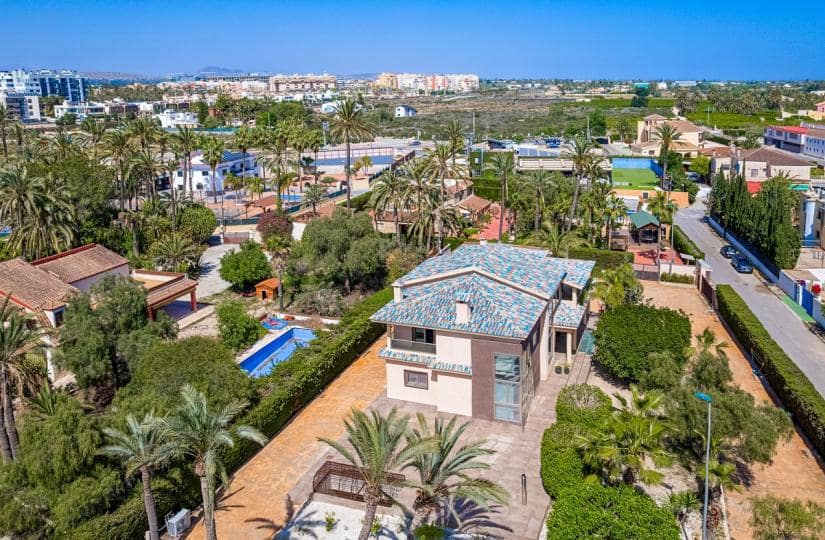 5 slaapkamer Villa te koop in Elche / Elx met garage - € 930.000 (Ref: 9425488)